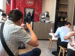 等位区-百事佳烧鸭牛腩(上海虹桥站店)