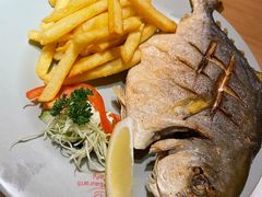香煎鲳鱼伴薯条-Lia Cafe Bar Restaurant松山咖啡屋