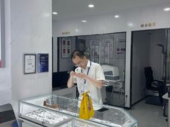 -光明眼镜·蔡司授权(徐泾店)