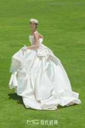 -现代经典婚纱摄影