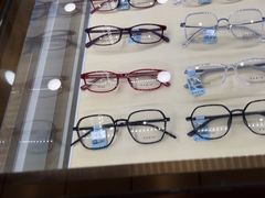 -GOOMI久米眼镜·蔡司·依视路·明月官方授权店(龙德紫金店)
