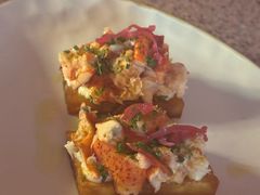 -Pinchy's Lobster & Champagne Bar