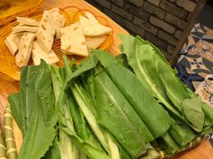 -超越炭火牛蛙火锅鸡(河东店)