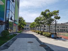 -崂山区第二实验小学