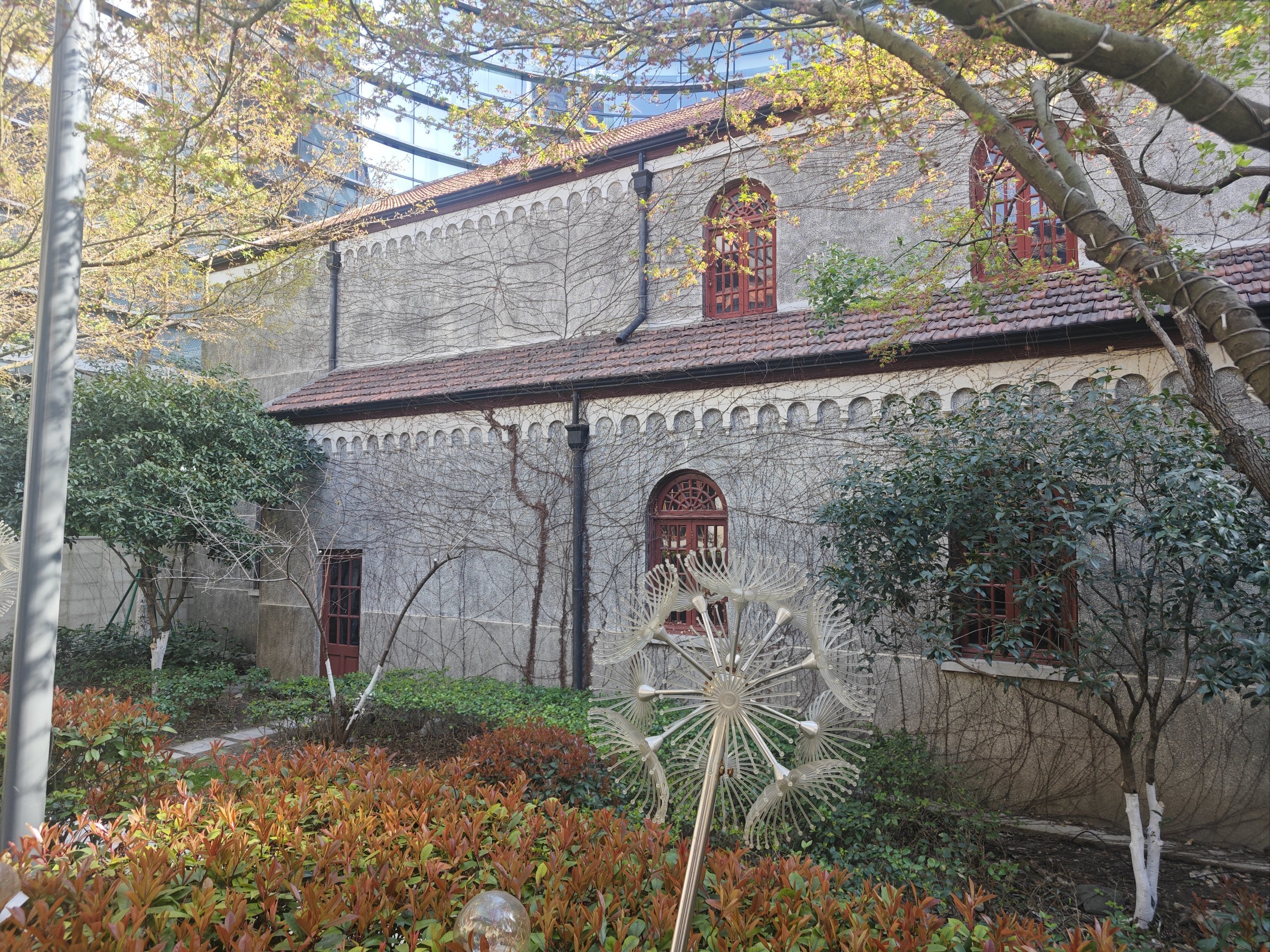 因张爱玲而出名的学校