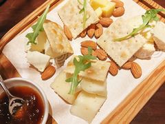 -恰餐厅及酒吧 CHAR Bar & Grill (北京丽都皇冠假日店)