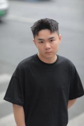 -一家只做男发烫染的店