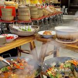 杭州这家店吃饭居然不用桌子，绝了！