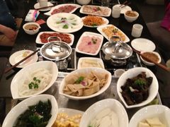 28盘丰盛菜品-江海肥牛(桃园南路店)