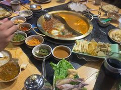 -顶顶汤火牛排火锅·经典铜锅涮肉