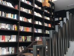 -钟书阁(松江泰晤士小镇店)