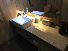 -西安大雁塔科技大学地铁站亚朵酒店