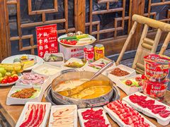 -来龍儿鲜切牛肉自助老火锅