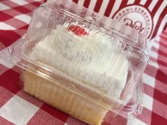 -红宝石·鲜奶小方·海派西点房(南丹店)