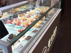 面包甜点陈列柜-卷心卷意·轻甜蛋糕(新光天地店)