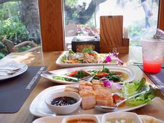 -Chom Cafe and Restaurant