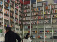 -钟书阁(松江泰晤士小镇店)