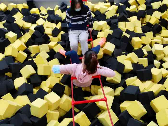 嗨马乐动蹦床·攀岩·弓箭·镭射(环球中心店)-"场地并没有很大,小