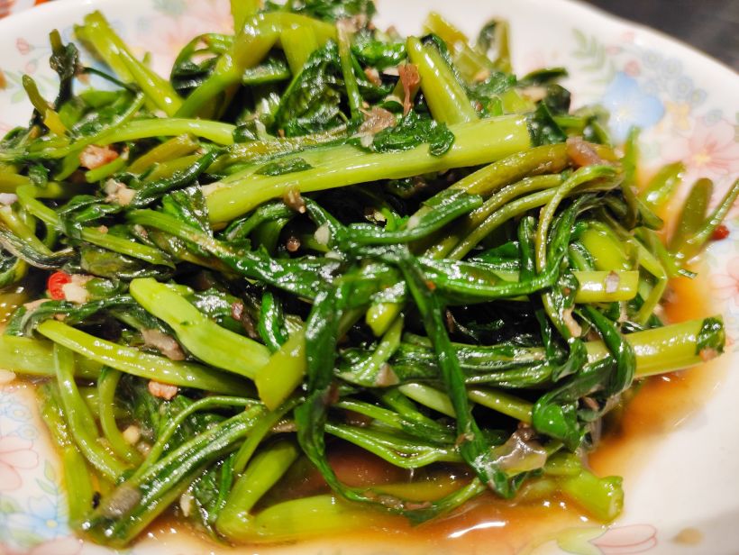 菜品: |泰式飞天通菜^不同于普通清炒的空心菜,有加了蒜末有蒜香味