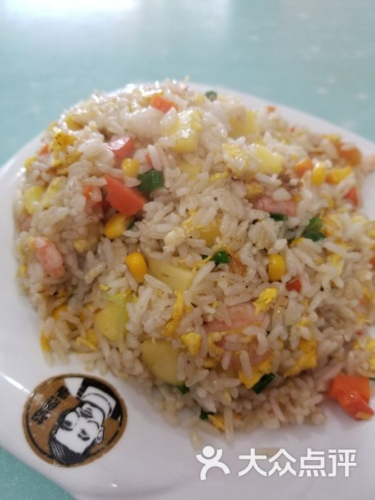 胡记炒饭鲜虾仁菠萝腰果炒饭图片 - 第1张