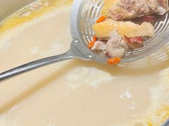 -尚尚仙·酸汤猪手·猪肚鸡火锅(华联万柳购物中心店)