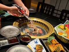 -山川小町·极番烧肉(新地假日广场店)