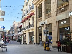-王府井奥莱临潼小镇(临潼店)