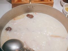 -洪氏嗨捞·广东猪肚鸡·椰子鸡火锅(西咸万象城店)