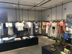 -URBAN REVIVO(欢乐海岸购物中心店)