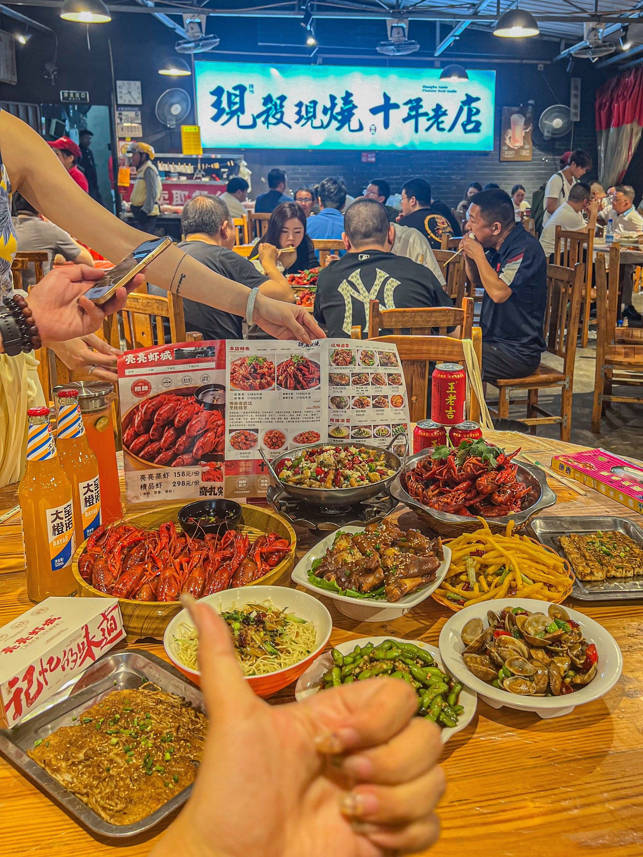 亮亮虾城  本地人爱的小龙虾老味道