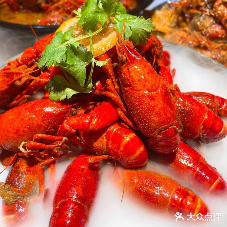 美味炸裂的小龙虾夜排档盛宴