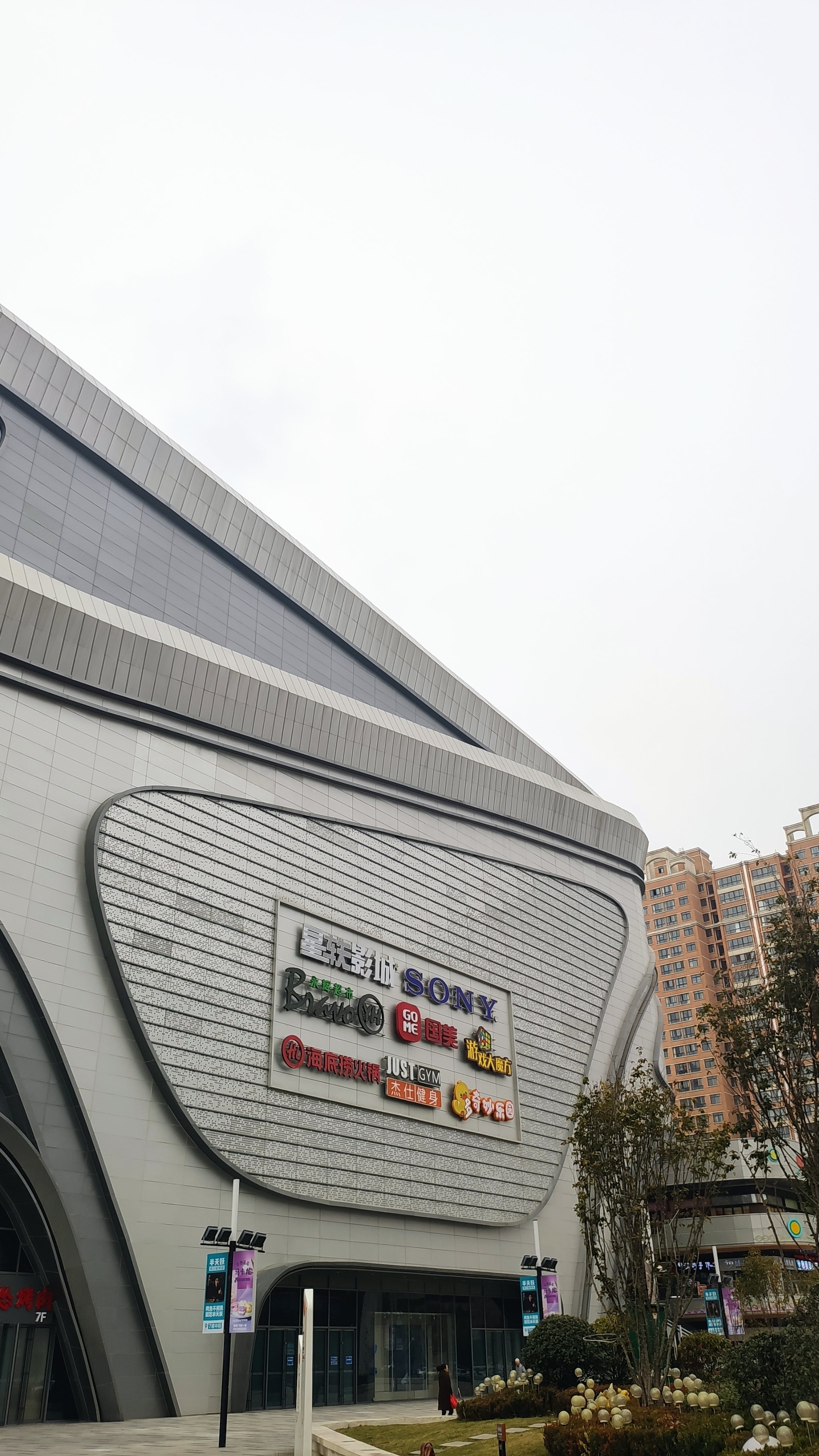 吾悦广场位于西咸新区的沣东新城,其实就是