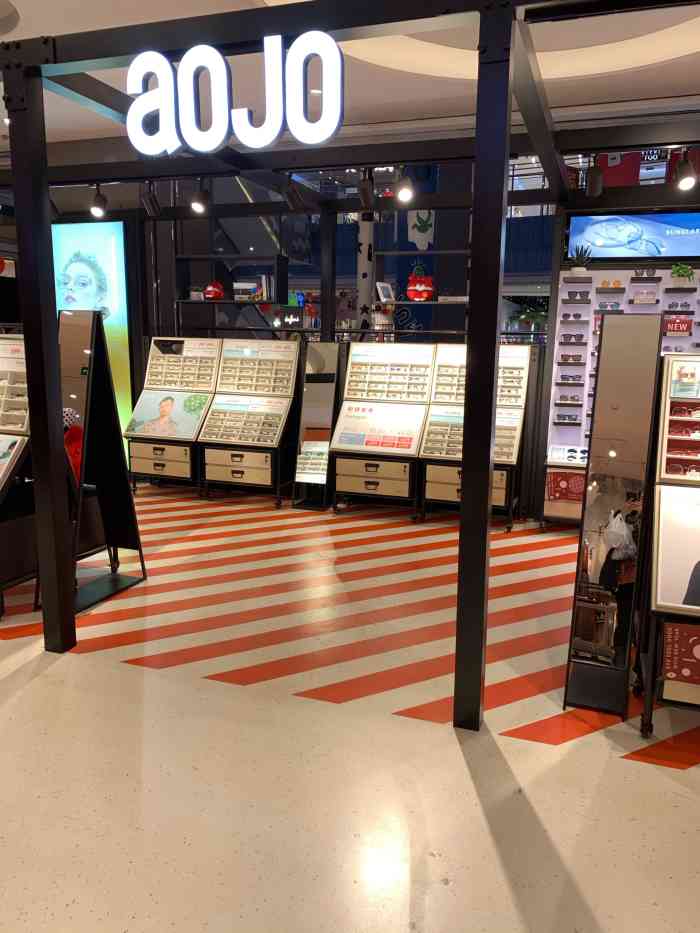 aojo(天虹cc店)-"位于石路天虹商城有一家眼镜店a o j .