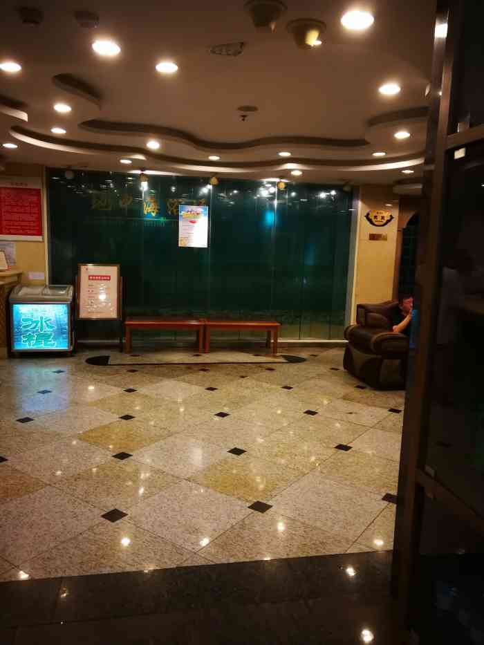 报业大厦游泳馆-"水质和环境都还可以,就是小了点.但是人比.