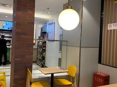 用餐区-德克士(北京站店)