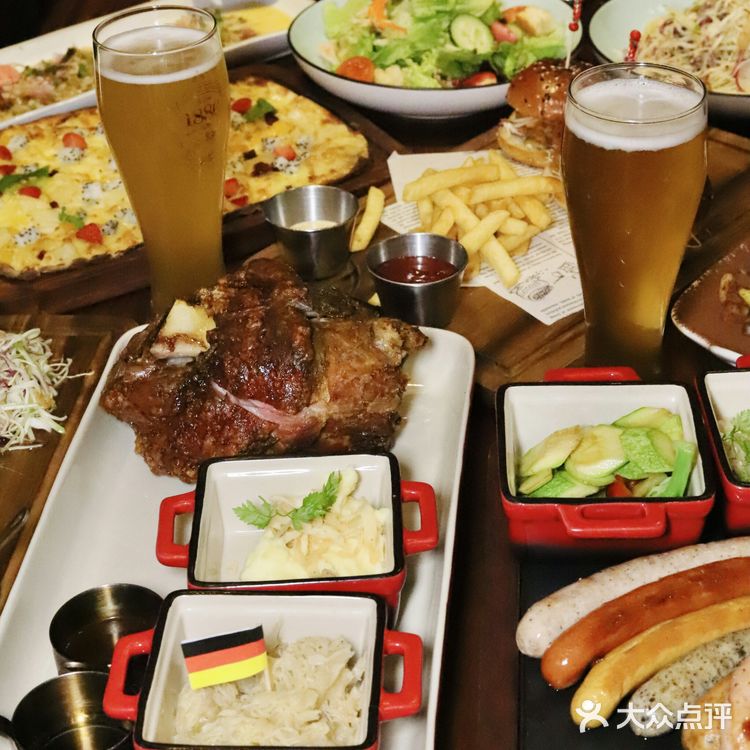 居然用宾利做装饰品?这家汽车餐厅真有料!