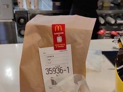 -麦当劳(上海虹桥站30B检票口楼上)