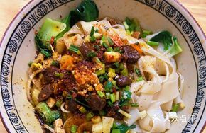 Oil-Poured Pork and Vegetable Noodles