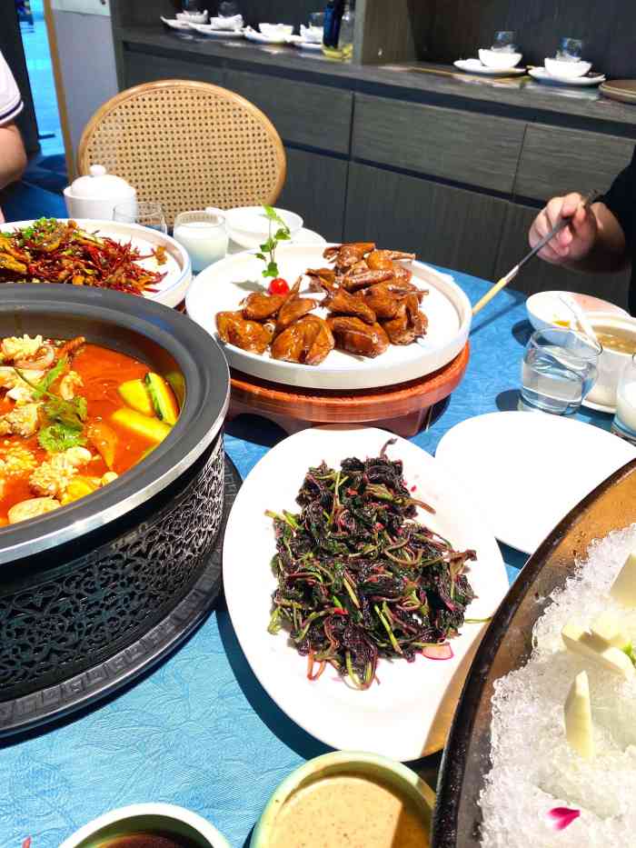 川老婆品质川菜-"围着附近几大公园步行6公里,以健康迎新年.