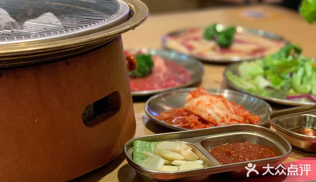 排队也要吃的烤肉[调皮]