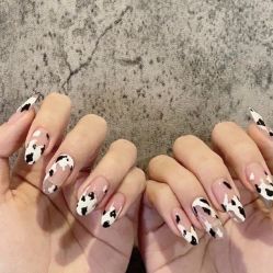 -Pink You美甲洗眉纹绣定制中心