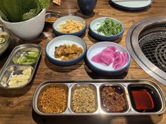 -明洞阿姨·韩式酱蟹烤肉·创意料理(三元桥店)