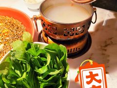 鸡汤煮鸡毛菜-初蓉丨遇见新川菜(亲贤街荣耀店)