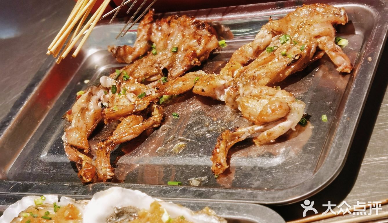 吃着烤串🍢 却有蹦迪的冲动