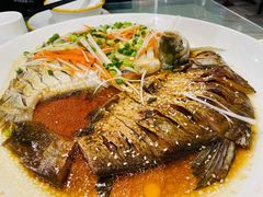 -梓檚中餐厅湖北菜小龙虾武昌鱼排骨藕汤(黄鹤楼店)