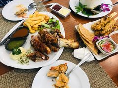 -Chom Cafe and Restaurant