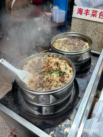 这家糯米饭挺火，找不到位置就导航到东门宝华楼购物中心