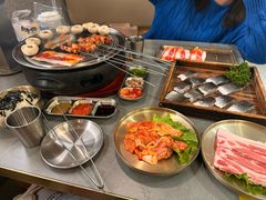 -围炉肉舍•炭烤活鳗•丹东海鲜烤肉(步行街店)