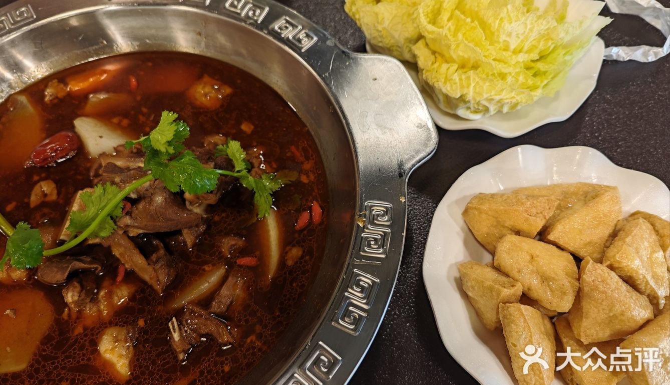 我点的一个红焖羊肉双人餐，￥158，羊肉比较少