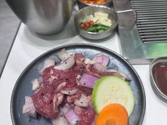 -山野的朋友露营炭火烤肉